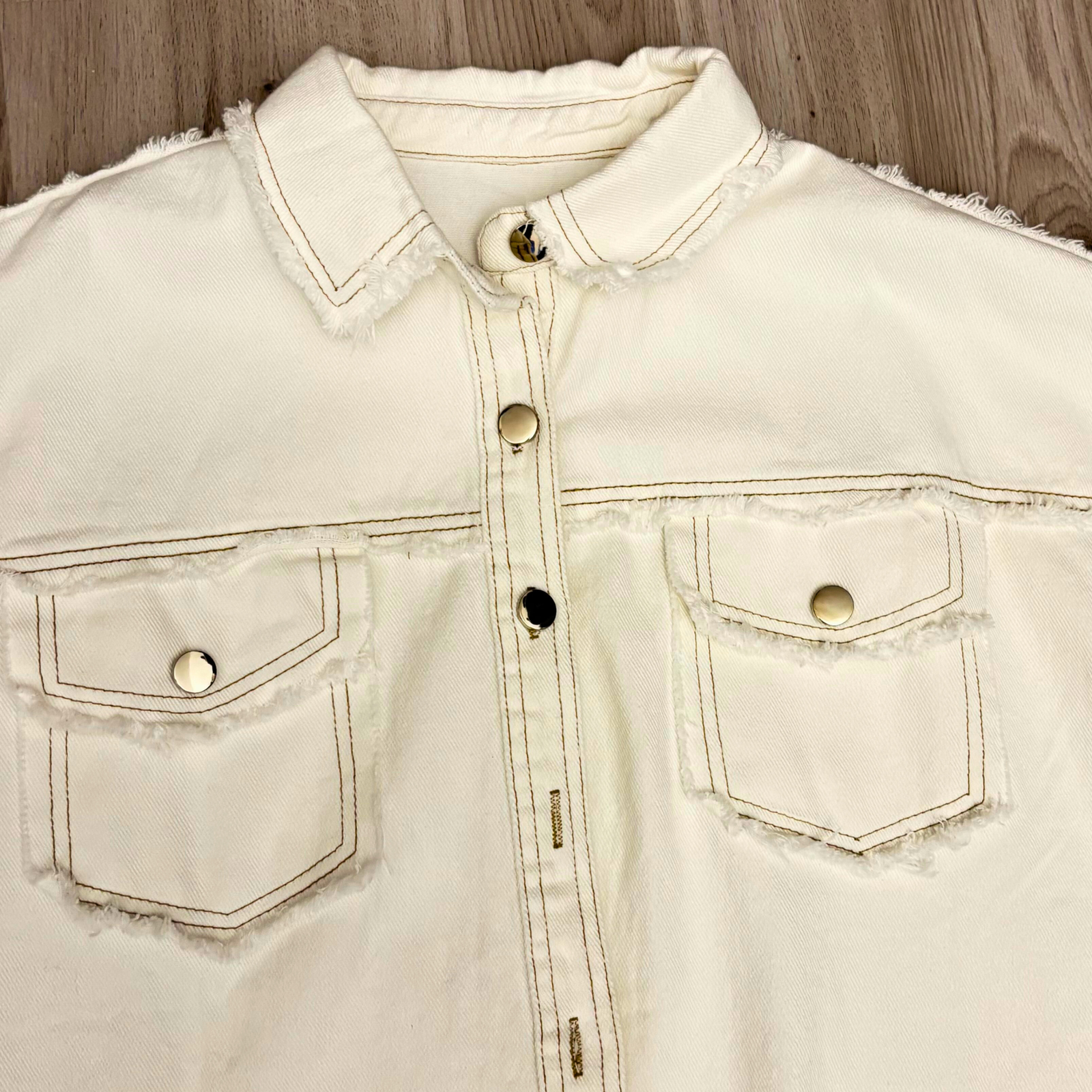 Classic White Denim Jacket - immagine 3