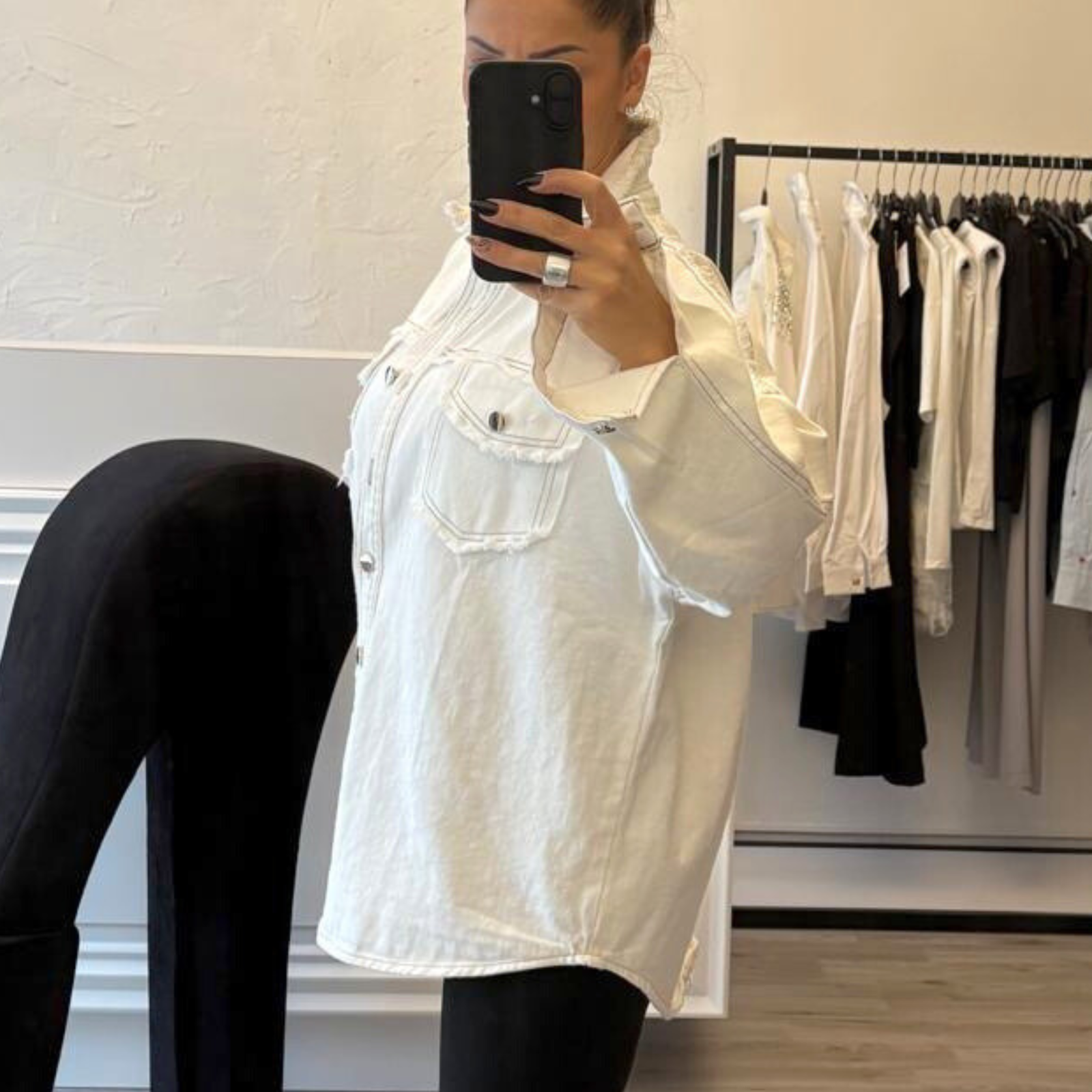 Classic White Denim Jacket - immagine 2