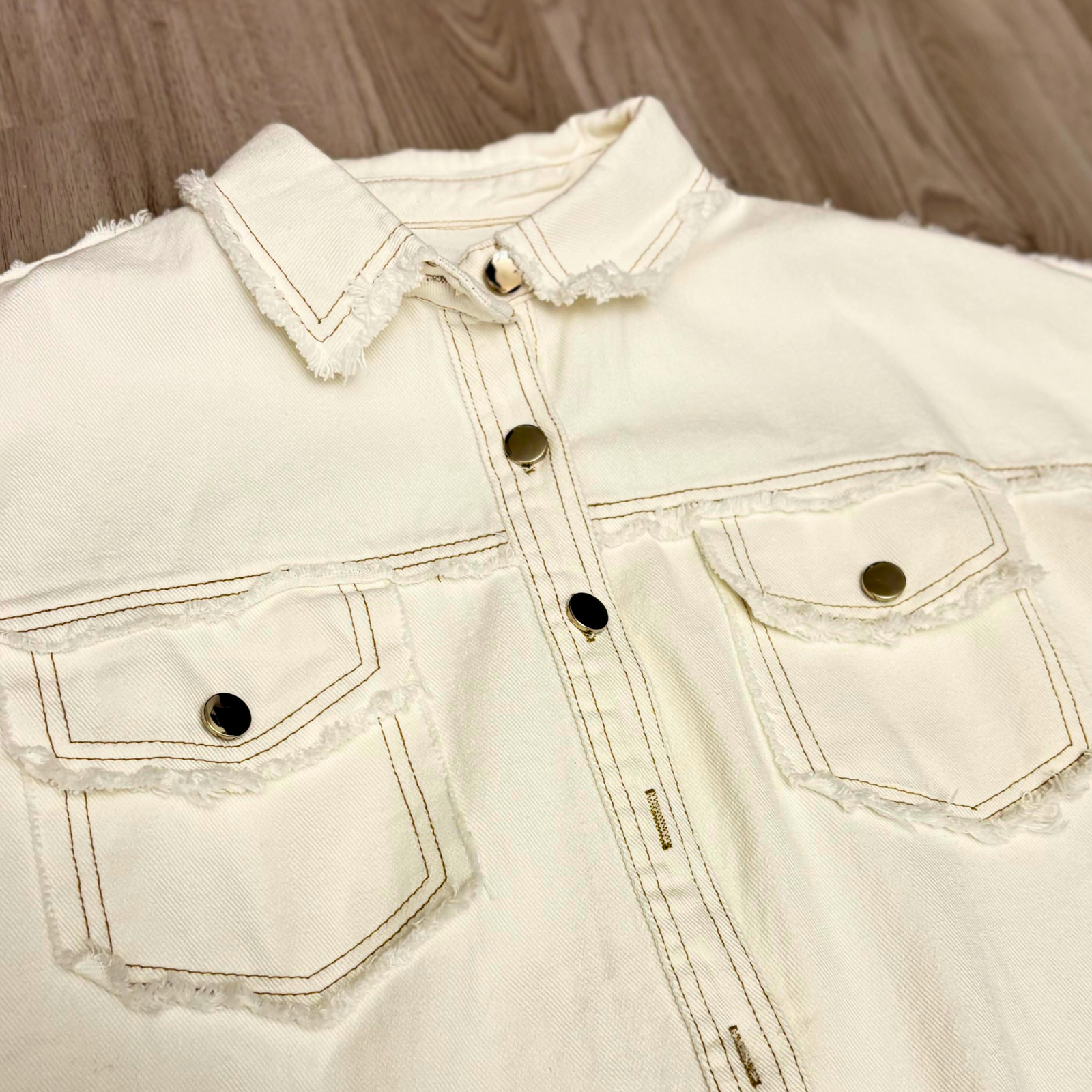 Classic White Denim Jacket - immagine 2