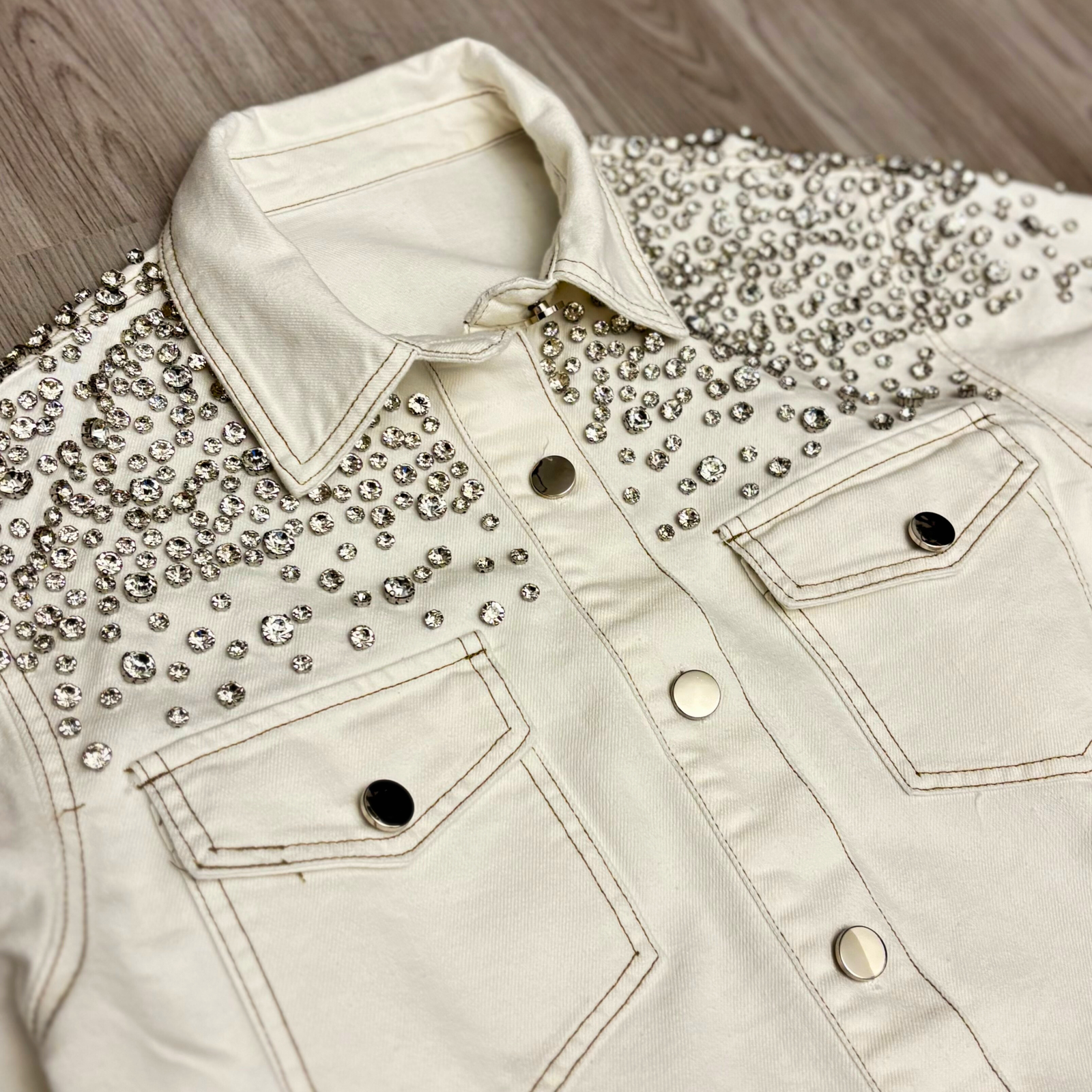 Jeans Jacket with Rhinestones on Shoulders - immagine 3